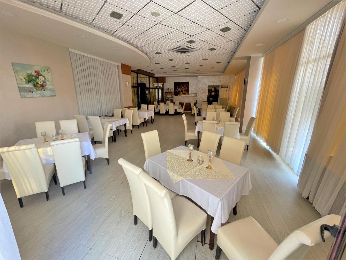 Hotel Pashtriku Gjakova Kültér fotó