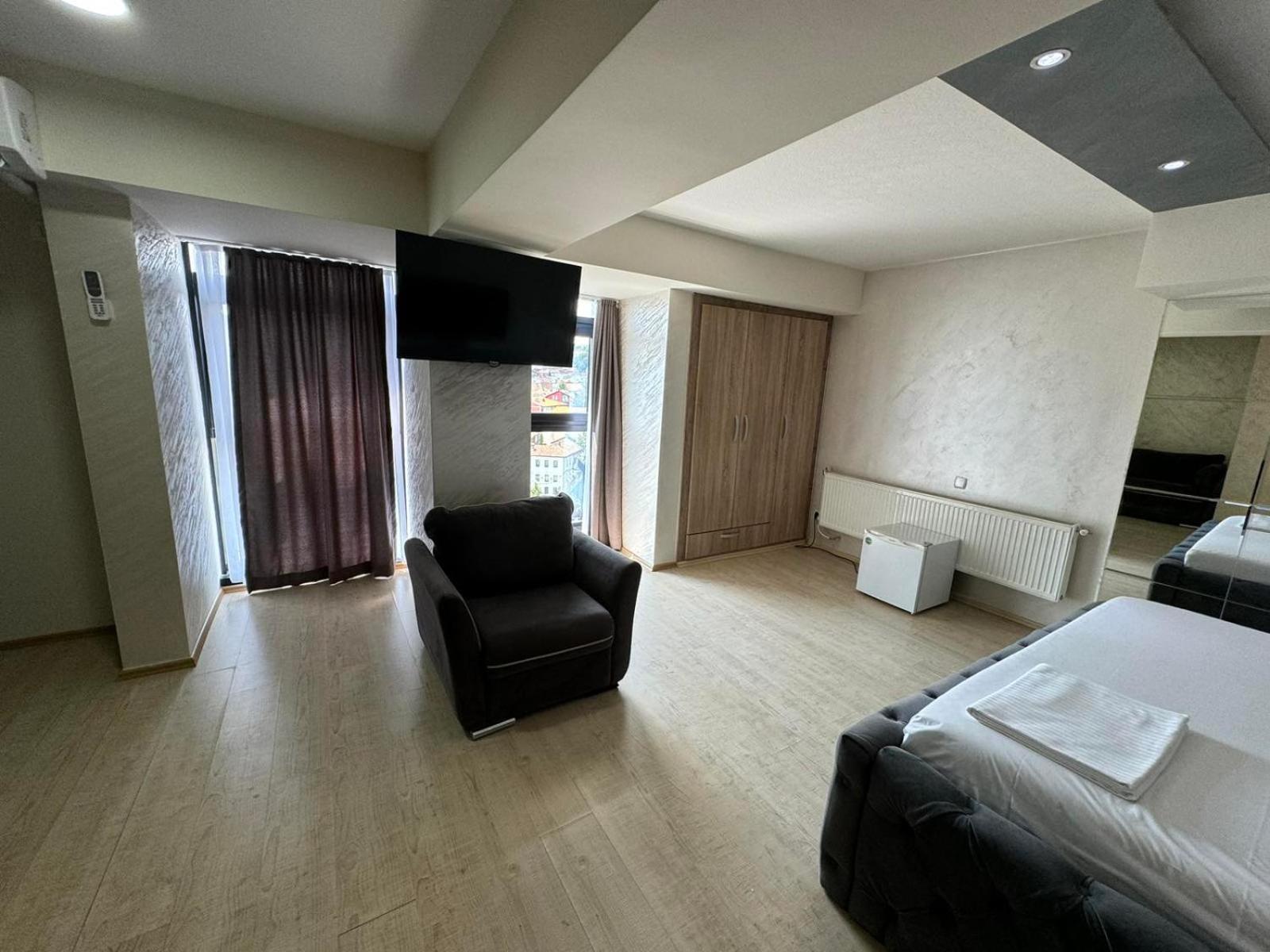 Hotel Pashtriku Gjakova Kültér fotó