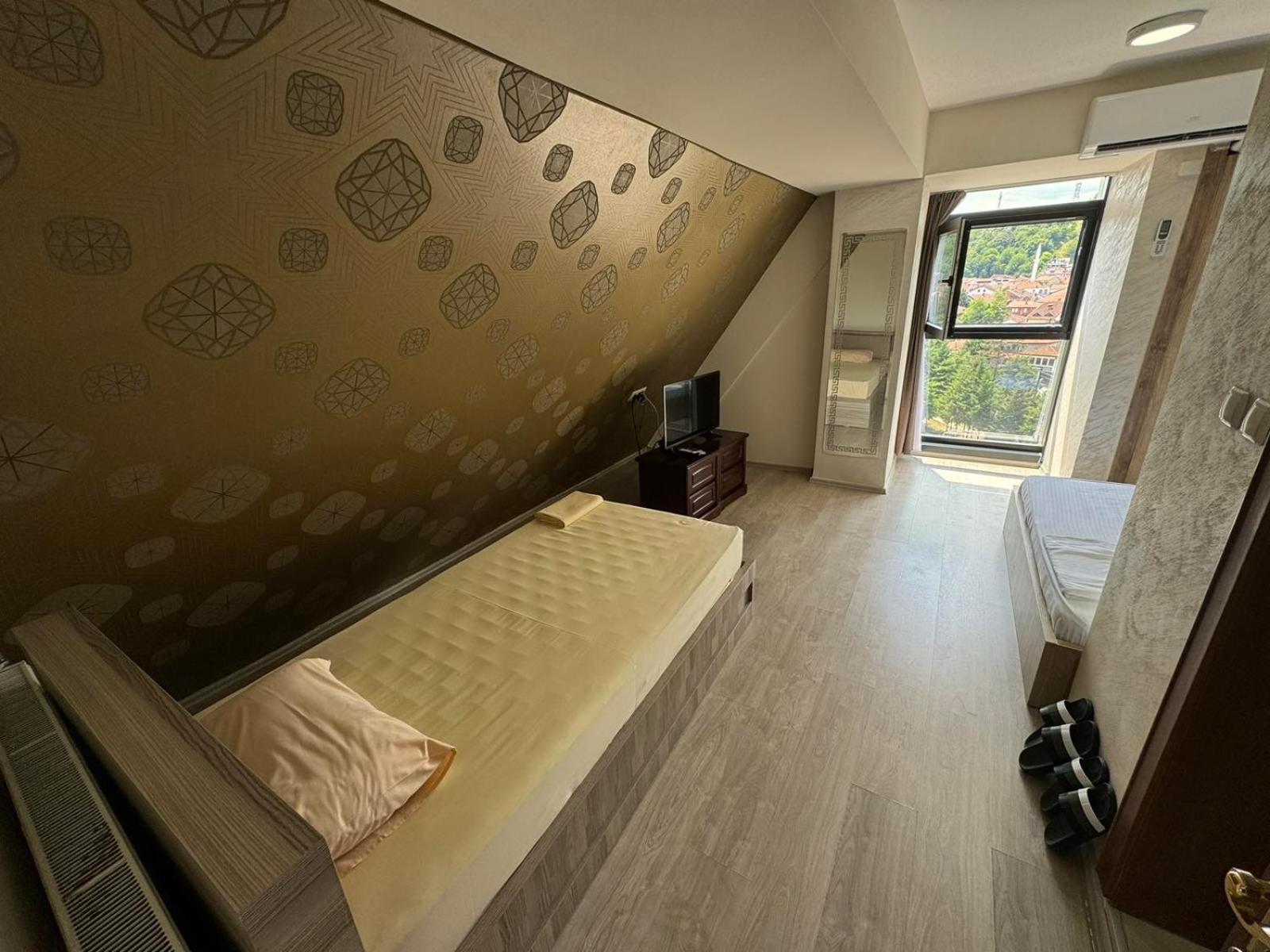 Hotel Pashtriku Gjakova Kültér fotó