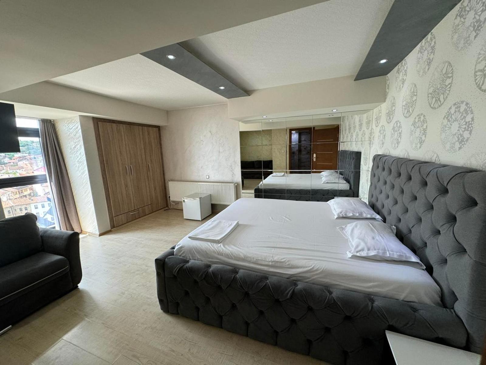 Hotel Pashtriku Gjakova Kültér fotó