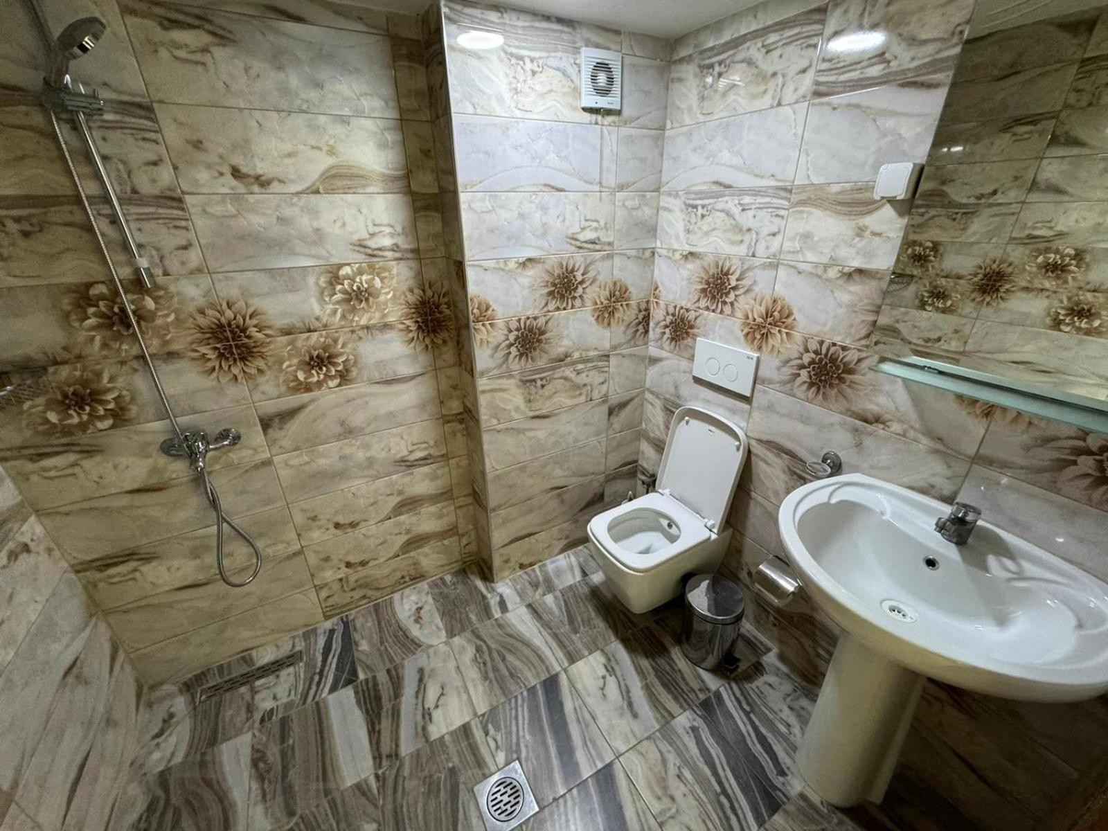 Hotel Pashtriku Gjakova Kültér fotó